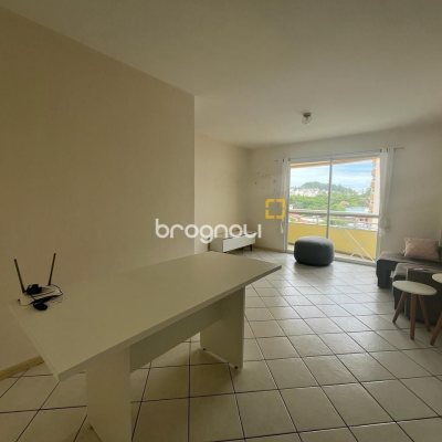 Apartamento com 80m², 2 quartos (sendo 1 suíte), 1 garagem, no bairro Trindade em Florianópolis