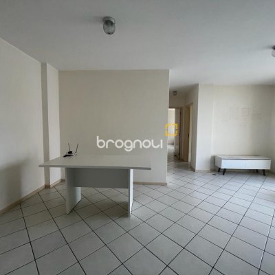 Apartamento com 80m², 2 quartos (sendo 1 suíte), 1 garagem, no bairro Trindade em Florianópolis