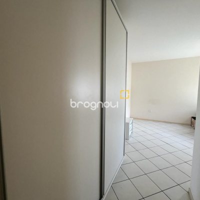 Apartamento com 80m², 2 quartos (sendo 1 suíte), 1 garagem, no bairro Trindade em Florianópolis