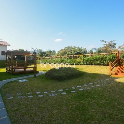 Apartamento com 71m², 2 quartos (sendo 1 suíte), 1 garagem, no bairro Cachoeira do Bom Jesus em Florianópolis