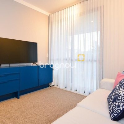 Apartamento com 71m², 2 quartos (sendo 1 suíte), 1 garagem, no bairro Cachoeira do Bom Jesus em Florianópolis