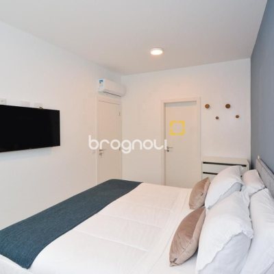 Apartamento com 71m², 2 quartos (sendo 1 suíte), 1 garagem, no bairro Cachoeira do Bom Jesus em Florianópolis