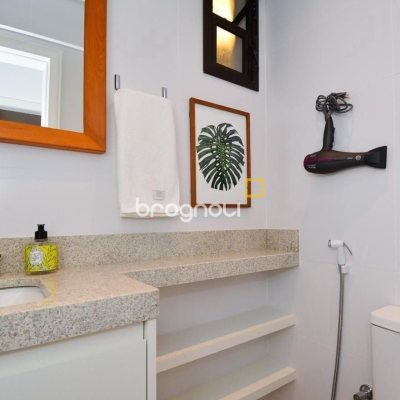 Apartamento com 71m², 2 quartos (sendo 1 suíte), 1 garagem, no bairro Cachoeira do Bom Jesus em Florianópolis