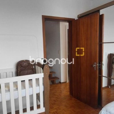 Casa com 246m², 3 quartos (sendo 1 suíte), 2 garagens, no bairro Trindade em Florianópolis