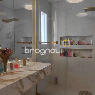 Casa com 246m², 3 quartos (sendo 1 suíte), 2 garagens, no bairro Trindade em Florianópolis