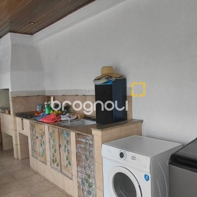 Casa com 246m², 3 quartos (sendo 1 suíte), 2 garagens, no bairro Trindade em Florianópolis