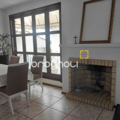 Casa com 246m², 3 quartos (sendo 1 suíte), 2 garagens, no bairro Trindade em Florianópolis
