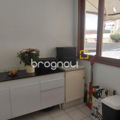 Casa com 246m², 3 quartos (sendo 1 suíte), 2 garagens, no bairro Trindade em Florianópolis