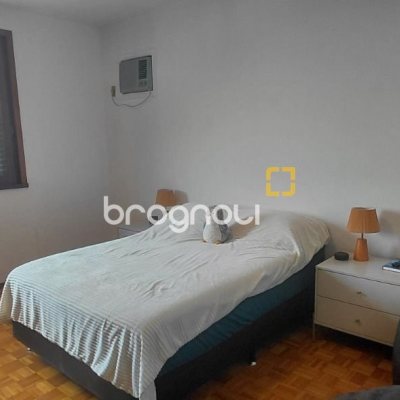 Casa com 246m², 3 quartos (sendo 1 suíte), 2 garagens, no bairro Trindade em Florianópolis