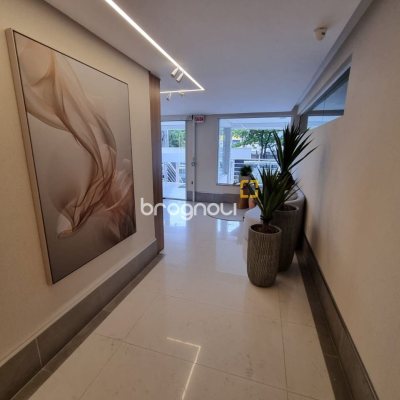 Apartamento com 190m², 3 quartos (sendo 1 suíte), 2 garagens, no bairro Kobrasol em São José