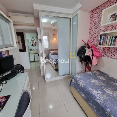 Apartamento com 190m², 3 quartos (sendo 1 suíte), 2 garagens, no bairro Kobrasol em São José