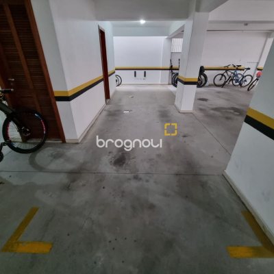 Apartamento com 190m², 3 quartos (sendo 1 suíte), 2 garagens, no bairro Kobrasol em São José