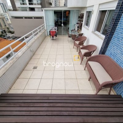 Apartamento com 190m², 3 quartos (sendo 1 suíte), 2 garagens, no bairro Kobrasol em São José