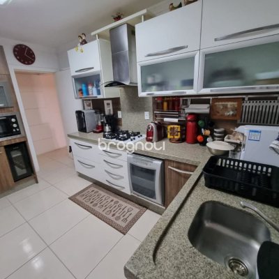 Apartamento com 190m², 3 quartos (sendo 1 suíte), 2 garagens, no bairro Kobrasol em São José