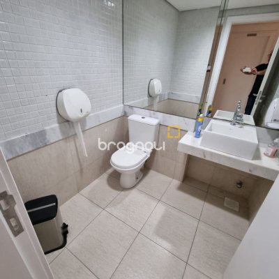 Apartamento com 190m², 3 quartos (sendo 1 suíte), 2 garagens, no bairro Kobrasol em São José