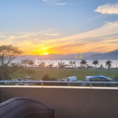 Cobertura com 161m², 3 quartos (sendo 2 suítes), 2 garagens, no bairro Balneário em Florianópolis