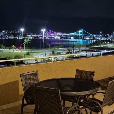 Cobertura com 161m², 3 quartos (sendo 2 suítes), 2 garagens, no bairro Balneário em Florianópolis