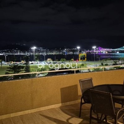 Cobertura com 161m², 3 quartos (sendo 2 suítes), 2 garagens, no bairro Balneário em Florianópolis