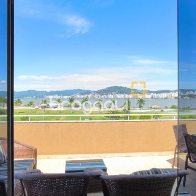 Cobertura com 161m², 3 quartos (sendo 2 suítes), 2 garagens, no bairro Balneário em Florianópolis