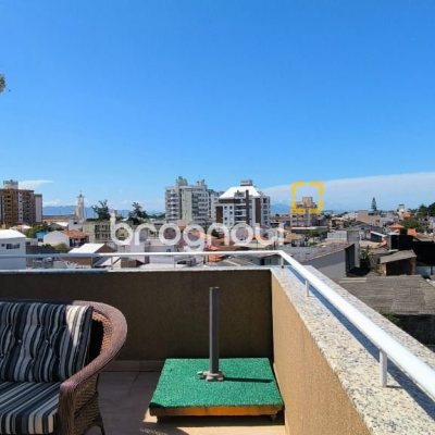 Cobertura com 161m², 3 quartos (sendo 2 suítes), 2 garagens, no bairro Balneário em Florianópolis