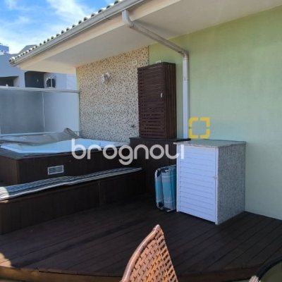 Cobertura com 161m², 3 quartos (sendo 2 suítes), 2 garagens, no bairro Balneário em Florianópolis