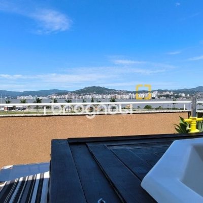 Cobertura com 161m², 3 quartos (sendo 2 suítes), 2 garagens, no bairro Balneário em Florianópolis