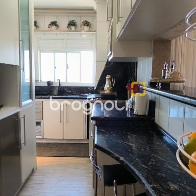 Cobertura com 161m², 3 quartos (sendo 2 suítes), 2 garagens, no bairro Balneário em Florianópolis