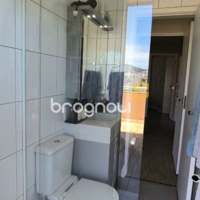Cobertura com 161m², 3 quartos (sendo 2 suítes), 2 garagens, no bairro Balneário em Florianópolis