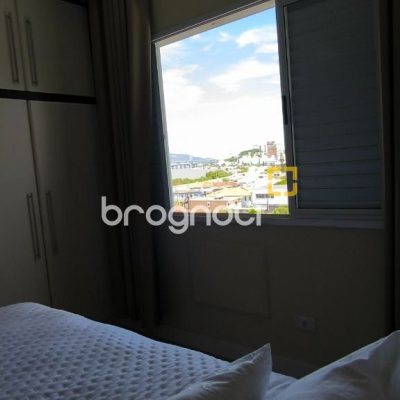 Cobertura com 161m², 3 quartos (sendo 2 suítes), 2 garagens, no bairro Balneário em Florianópolis