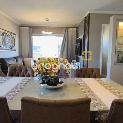 Cobertura com 161m², 3 quartos (sendo 2 suítes), 2 garagens, no bairro Balneário em Florianópolis