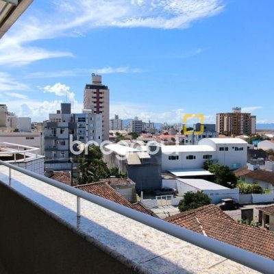 Cobertura com 161m², 3 quartos (sendo 2 suítes), 2 garagens, no bairro Balneário em Florianópolis