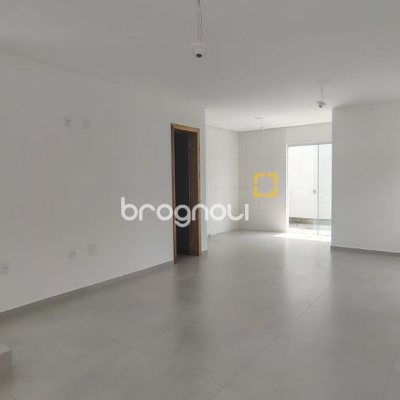 Casa com 90m², 2 quartos (sendo 2 suítes), 1 garagem, no bairro Ingleses em Florianópolis