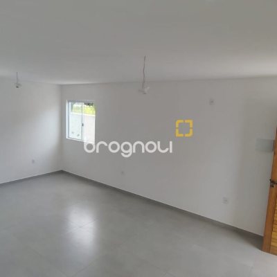 Casa com 90m², 2 quartos (sendo 2 suítes), 1 garagem, no bairro Ingleses em Florianópolis