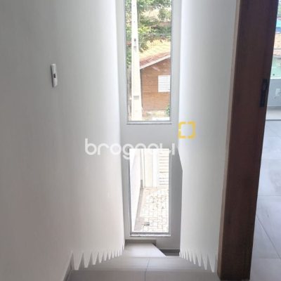 Casa com 90m², 2 quartos (sendo 2 suítes), 1 garagem, no bairro Ingleses em Florianópolis