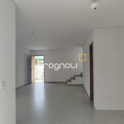 Casa com 90m², 2 quartos (sendo 2 suítes), 1 garagem, no bairro Ingleses em Florianópolis