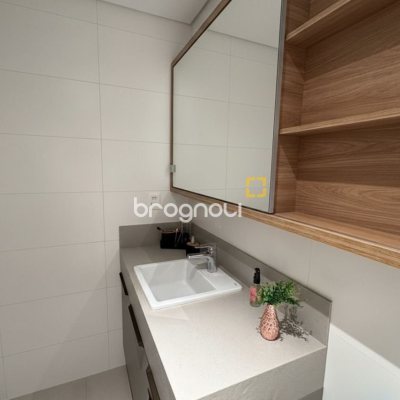 Apartamento com 87m², 3 quartos (sendo 1 suíte), 2 garagens, no bairro Jardim Atlântico em Florianópolis