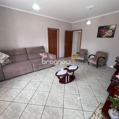 Casa com 166m², 3 quartos (sendo 1 suíte), 2 garagens, no bairro Centro em Palhoça