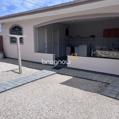 Casa com 166m², 3 quartos (sendo 1 suíte), 2 garagens, no bairro Centro em Palhoça