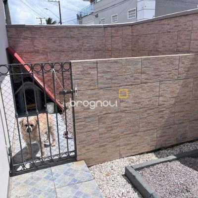 Casa com 166m², 3 quartos (sendo 1 suíte), 2 garagens, no bairro Centro em Palhoça