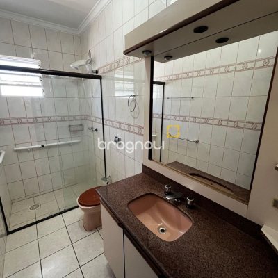 Casa com 238m², 3 quartos (sendo 1 suíte), 4 garagens, no bairro Jardim Cidade de Florianópolis em São José