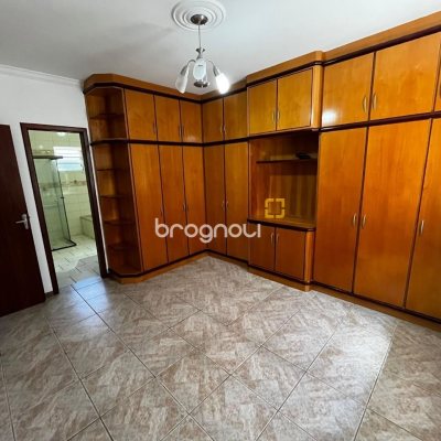 Casa com 238m², 3 quartos (sendo 1 suíte), 4 garagens, no bairro Jardim Cidade de Florianópolis em São José