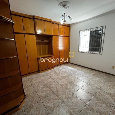 Casa com 238m², 3 quartos (sendo 1 suíte), 4 garagens, no bairro Jardim Cidade de Florianópolis em São José