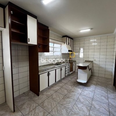 Casa com 238m², 3 quartos (sendo 1 suíte), 4 garagens, no bairro Jardim Cidade de Florianópolis em São José