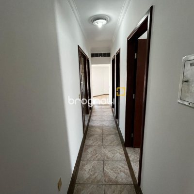 Casa com 238m², 3 quartos (sendo 1 suíte), 4 garagens, no bairro Jardim Cidade de Florianópolis em São José