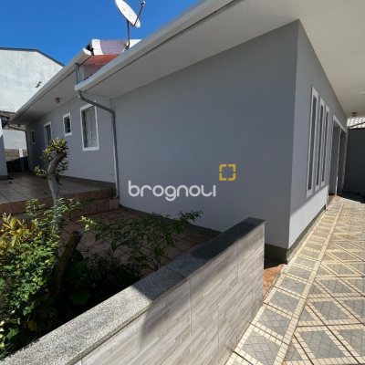 Casa com 238m², 3 quartos (sendo 1 suíte), 4 garagens, no bairro Jardim Cidade de Florianópolis em São José