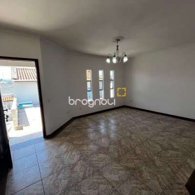 Casa com 238m², 3 quartos (sendo 1 suíte), 4 garagens, no bairro Jardim Cidade de Florianópolis em São José
