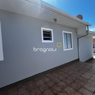 Casa com 238m², 3 quartos (sendo 1 suíte), 4 garagens, no bairro Jardim Cidade de Florianópolis em São José