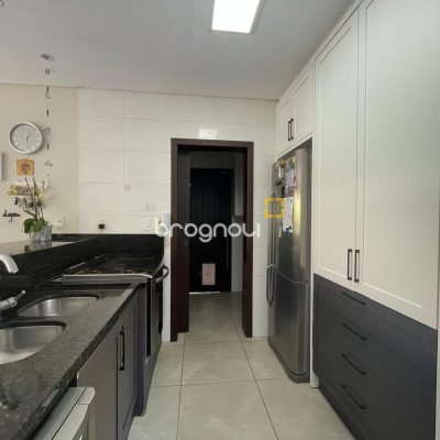 Casa de Condomínio com 225m², 5 quartos (sendo 1 suíte), 3 garagens, no bairro Campeche em Florianópolis