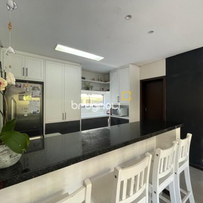 Casa de Condomínio com 225m², 5 quartos (sendo 1 suíte), 3 garagens, no bairro Campeche em Florianópolis