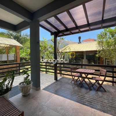 Casa de Condomínio com 225m², 5 quartos (sendo 1 suíte), 3 garagens, no bairro Campeche em Florianópolis